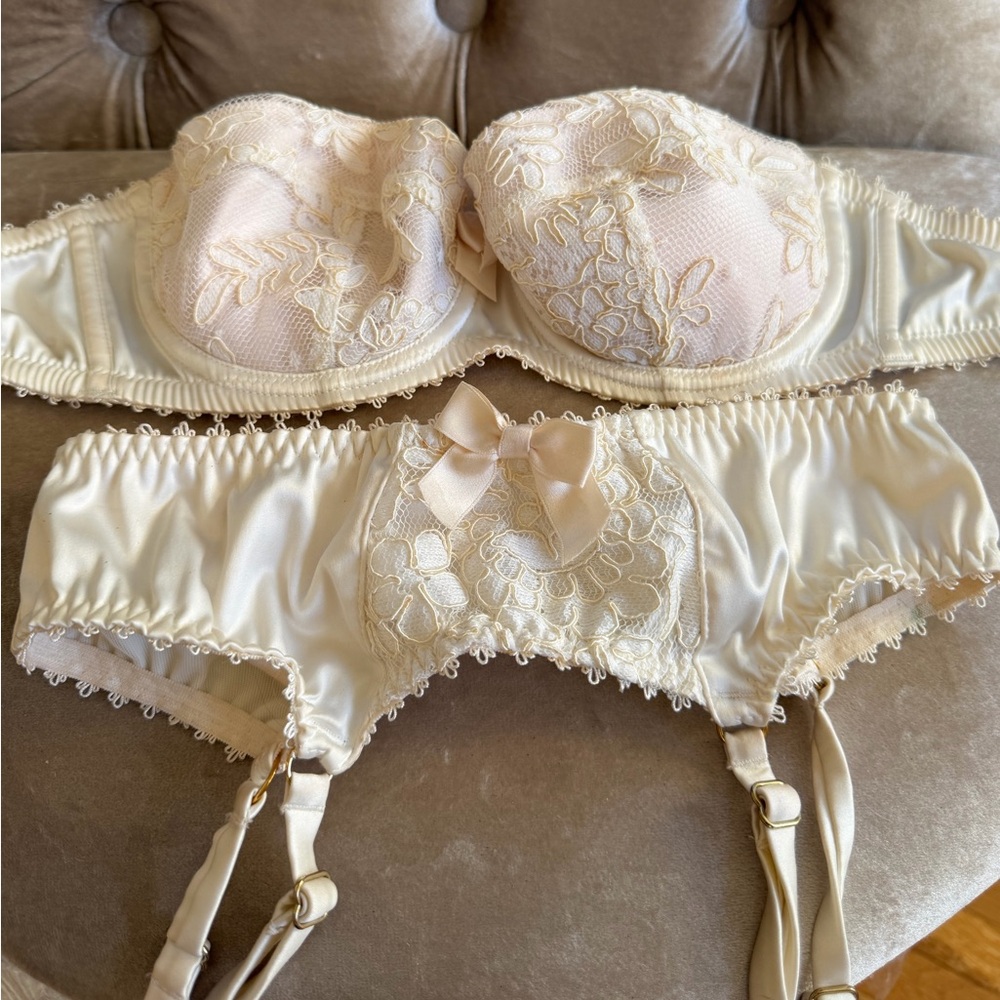 Agent Provocateur Strapless Cream Lace Bra Set